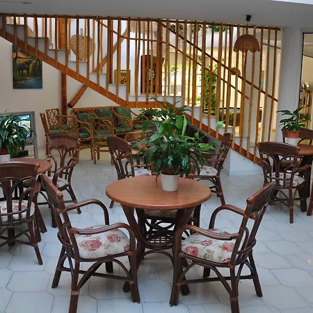 Hotel Estudios Montenova